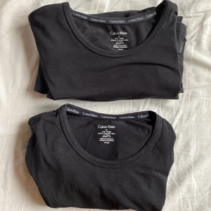 Calvin Klein T-shirts - Säljer två CK T-shirts, båda i bra skick och knappt använda. Säljer båda för 175kr. Typ de skönaste T-shirts jag någonsin använt. Väldigt lätt och stretchy material. Sitter tight och utformat efter kroppen. 
