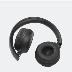 Jbl hörlurar  - Svarta Jbl hörlurar som funkar båda hållen. Basen är jätte bra och ljuden finner perfrekt. 
