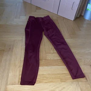 Vinröda träningstights  - Vinröda träningstights från Nly Sport