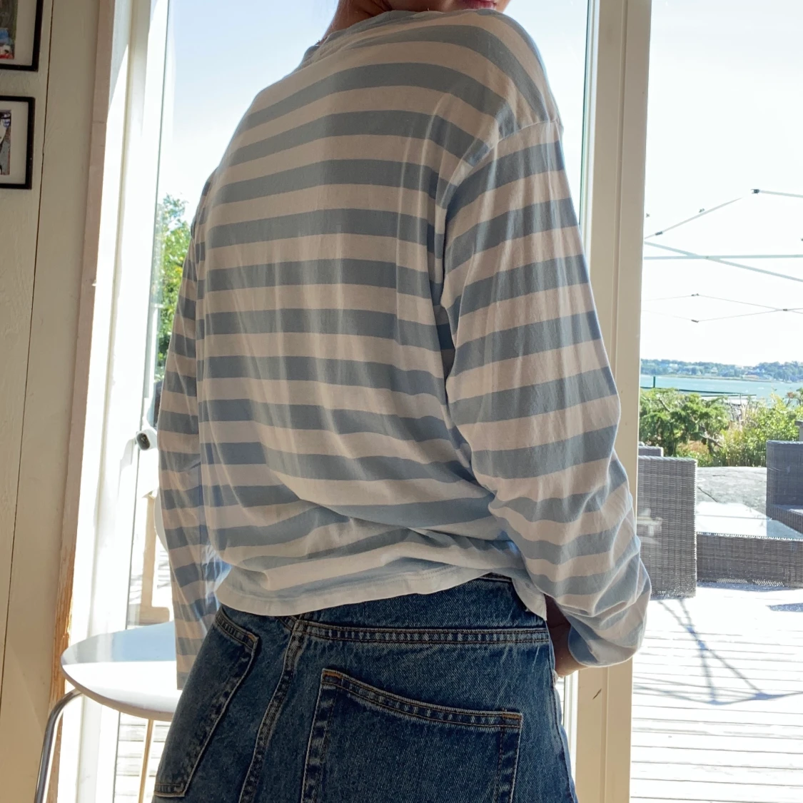 Ljusblåvit randig tröja från Monki strl S - 91