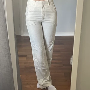 Linnebyxor  - Linnebyxor från Madlady strl 32 längd 32. Använda en gång. Köpta för 549