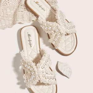 Sandaler - Hejsan! Här har jag ett par superfina sandaler! Tyvär så passade dem mig inte därför säljer jag dem!   Pris kan alltid diskuteras! Frakt tillkommer 66kr! Står inte för post slarv! Tar endast Swish! 