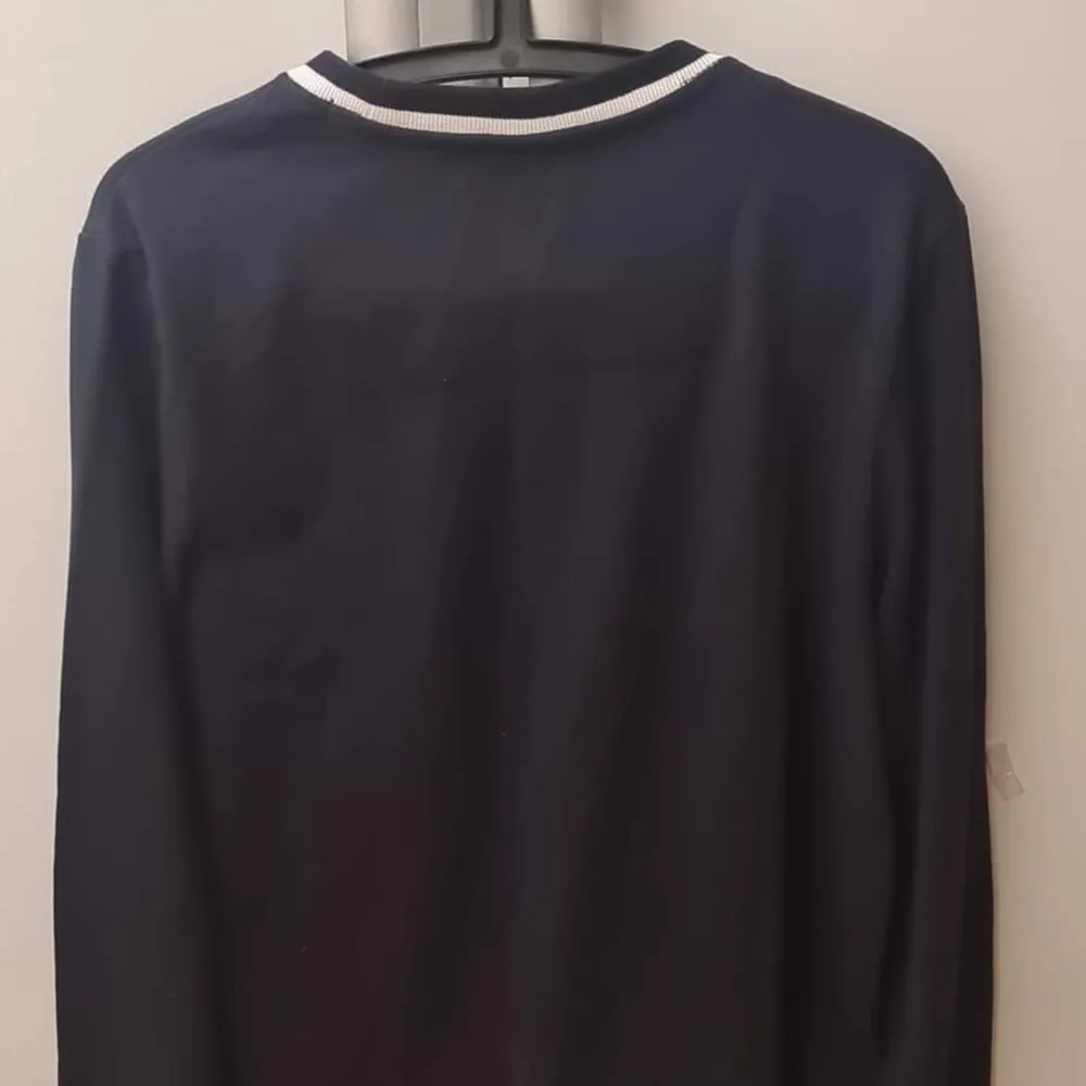Navy blå sweatshirt från Thereadbare som säljs pga ingen användning ‼️ :) Helt ny men har bara legat i garderoben. 379 kr inkluderande frakt. . Hoodies.