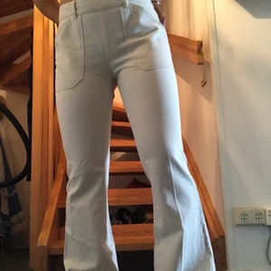 Linnebyxor - Ett par linnebyxor av riktigt bra kvalite. Utsvängda och bekväma. Storlek och märke saknas 