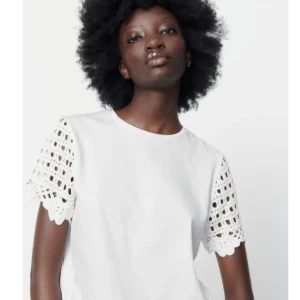 T shirt  - Inköpt från zara för 1 månad sedan, aldrig använd! Prislapp kvar ☺️ Storlek M 