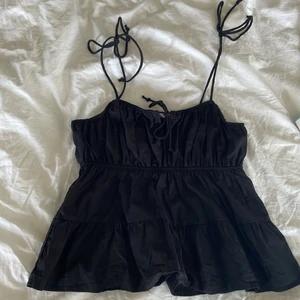 Trendigt linne! - Trendigt linne den H&M! Storlek 38 men passar en 36a också!💗 Aldrig använt, köparen står för frakten💕 Hör av dig för fler bilder💗