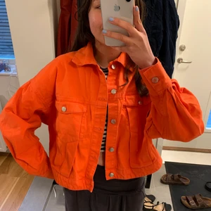 Weekday jacka L - Oversized jacka i härlig färg  St L   Fraktar ej