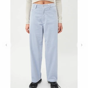 weekday blå manchester byxor💕 - Använda ca 2 gånger. Fin blå färg