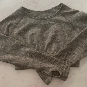 träningstopp - träningsstopp strl s, bra skick!! säljer för 99kr