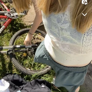 Tröja zara - Säljer denna tröja från Zara som inte riktigt är min stil!