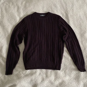 Dressman kofta - Hej säljer denna fina tröjan från dressman Den passar L och lite större M Vid intresse eller frågor skriv 