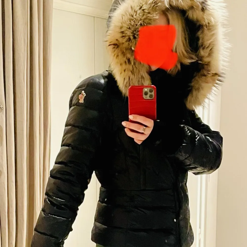 Moncler Grenoble Ski-jacket from 2018. Gift from my mother. Black. Size 4 . Jackor.