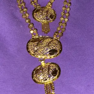 Jättefin guldig halsband 💗 icke riktigt guld:) (Frakten 15kr)