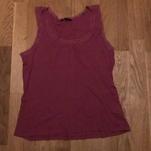 Rosa linne strl S/M - Rrosa linne med spets i storlek M men jag skulle säga att de passar S också 💗 skriv för fler bilder eller mått