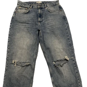 Jeans från Gina  - Storlek L men passar för M 