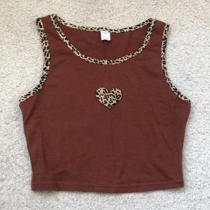 Linne - Brunt linne med ett hjärta, nyskick 