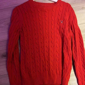 Ny gant tröja  - Helt ny röd gant tröja 