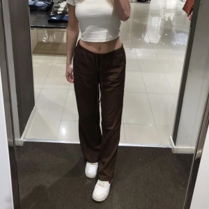 Linnebyxor - Säljer mina bruna linnebyxor från Hm, knappt använda. Stl S 🥰
