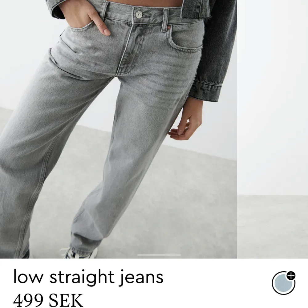Säljer mina gråa jättefina lågmidjade jeans ifrån gina tricot. Dom är bara använda några få gånger och är i jättefint skick! 🩵. Jeans & Byxor.