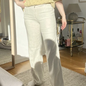 Linnebyxor - Linnebyxor från H&M i storlek 32. 
