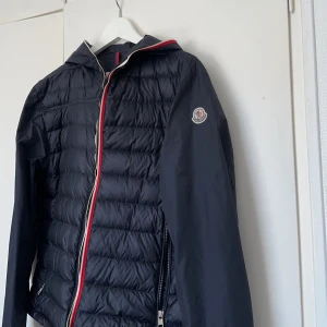 Moncler Cardigan - Moncler Cardigan storken Small, 7/10 skick