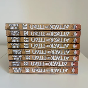 Attack on titan - Attack on titan vol 20, 26 och 29-34. Säljer dem 90kr/bok eller 700 för alla. Alla böcker är i super fint skick. Däremot har vol 20 lite bryten rygg. 