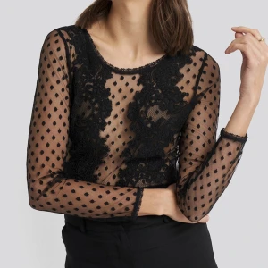 Ida Sjöstedt tröja  - Säljer världens finaste tröja från Ida Sjöstedt i storlek M. 🥹 Använd, men i fint skick!❤️‍🔥 ❌Har upptäckt ett pyttelitet hål i den, skriv för fler bilder!❌