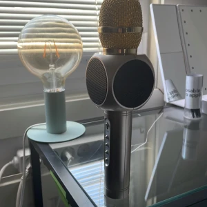 Bluetooth mikrofon / party microphone - Funkar 100, för roliga karoker och roliga momenter