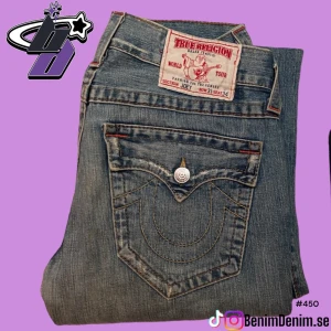 true religion jeans - trueys i modellen joey😈ytterben 100cm😈innerben 79cm😈midja rakt över 41cm