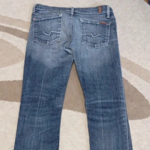 7 for all man kind jeans - Passade tyvärr inte mig! stl 27. Straight leg och lowrise!