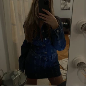 Jeans klänning zara - Jeans klänning zara aldrig använd