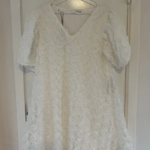 Klänning - Perfekt till studenten Endast provad, lapp sitter kvar Nypris 1400