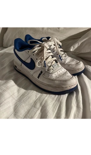 Skor - Säker mina skit snygga Nike air skor då dom är för små för mig. Betalningen sker via swish! Hör av dig om du är intresserad.💗