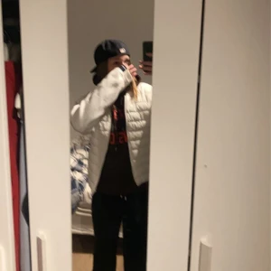 Jacka  - En fin sommar jacka som jag har använt nån gång men sluta pågrund av att den var för stor