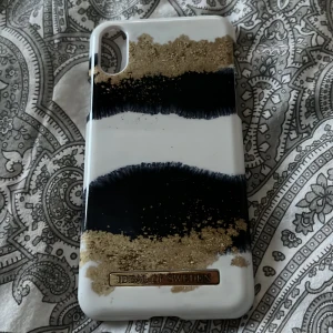 Mobilskal  - Mobilskal för iPhone X. Ideal of Sweden. Köparen står för frakten!🤍