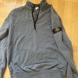 Stone island - Säljer min stone island tröja som jag köpte på nk i sommras