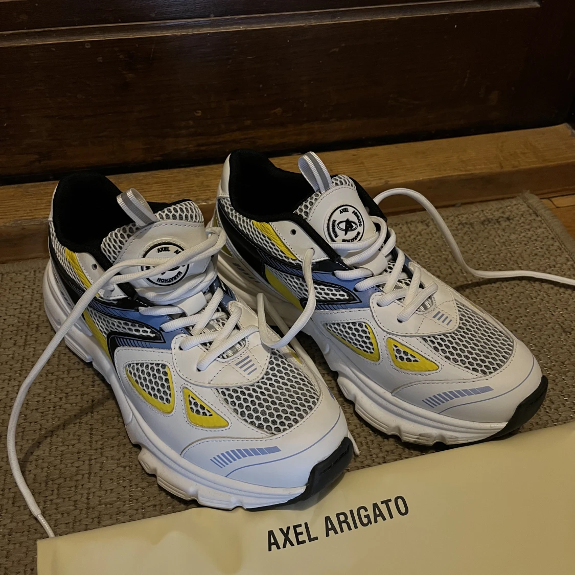 Oanvända Axel Arigato