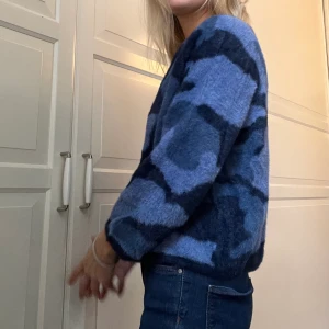 Blå tjocktröja från Oui - Förra säsongens kollektion, nypris 1600 SEK Extremt mjuk/len och gosig😍