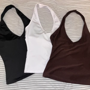 3 toppar - 3 st toppar från Shein, 1 30kr, alla 100kr. Inte så använda. Säljer för att dom tyvärr satt lite stort på mig❤️