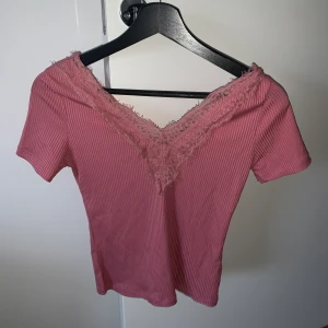 Topp - Aldrig använd, superskön och fin! I priset ingår frakt🤩