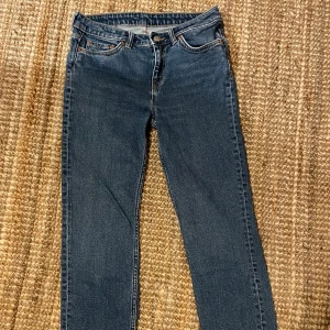 Jeans från Weekday - Jeans från Weekday i storlek XS