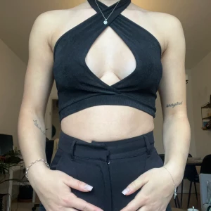 Cool svart topp  - Fint skick, använd endast en gång