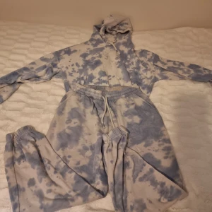 Set Storlek S på båda 60kr för båda - Fin skick blå vit set 