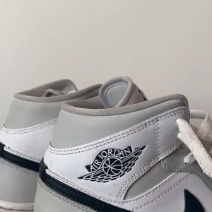 Jordans  - Intresse koll på mina jordans  Jordan light smoke grey Ny skick   Originalpris 4000 Pris diskuteras
