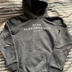 Peak Performance hoodie - Äkta, strl 160 men passar mig som har S! 100kr+frakt!