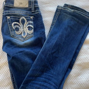 miss me jeans - köpte dem för 2000kr på maruschka i sturegallerian i januari så dem är väldigt nya!! säljer för 1200kr, dem är knappt använda. mer bilder och sånt finns privat!
