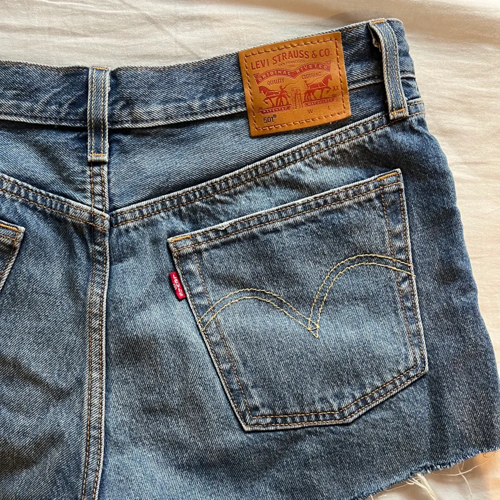 Jättesnygga jeansshorts från Levis! Jättefint skick, knappt använda! . Shorts.
