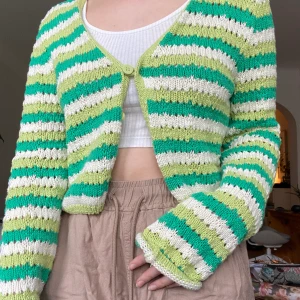 Stickad kofta - Super mjuk och färgglad kofta i bomull från zara. Perfekt skick och knappt använd😊