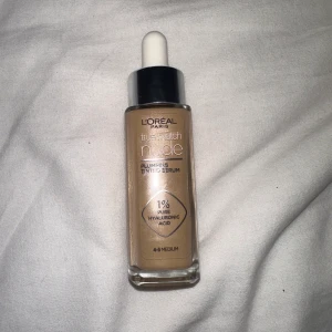 Foundation - Oanvänd foundation köpt för 2 veckor sedan. Beställde fel färg så kommer inte till användning. I färgen 4-5 medium!