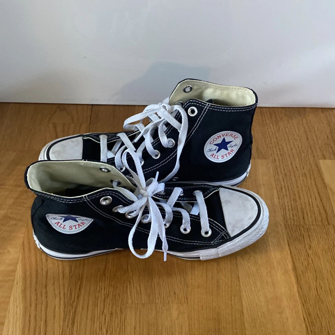svarta converse